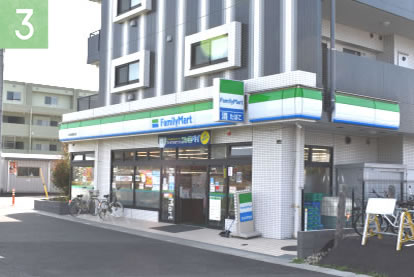 3. 階段、エスカレーター、エレベーターを降りたら 線路と反対方向に向くとファミリーマートが見えます。