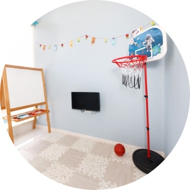 西大宮駅から徒歩1分駐車場・キッズルーム完備